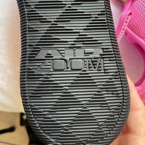 🆕 Nike pink white and black Sports Sneakers - Picture 6 of 10